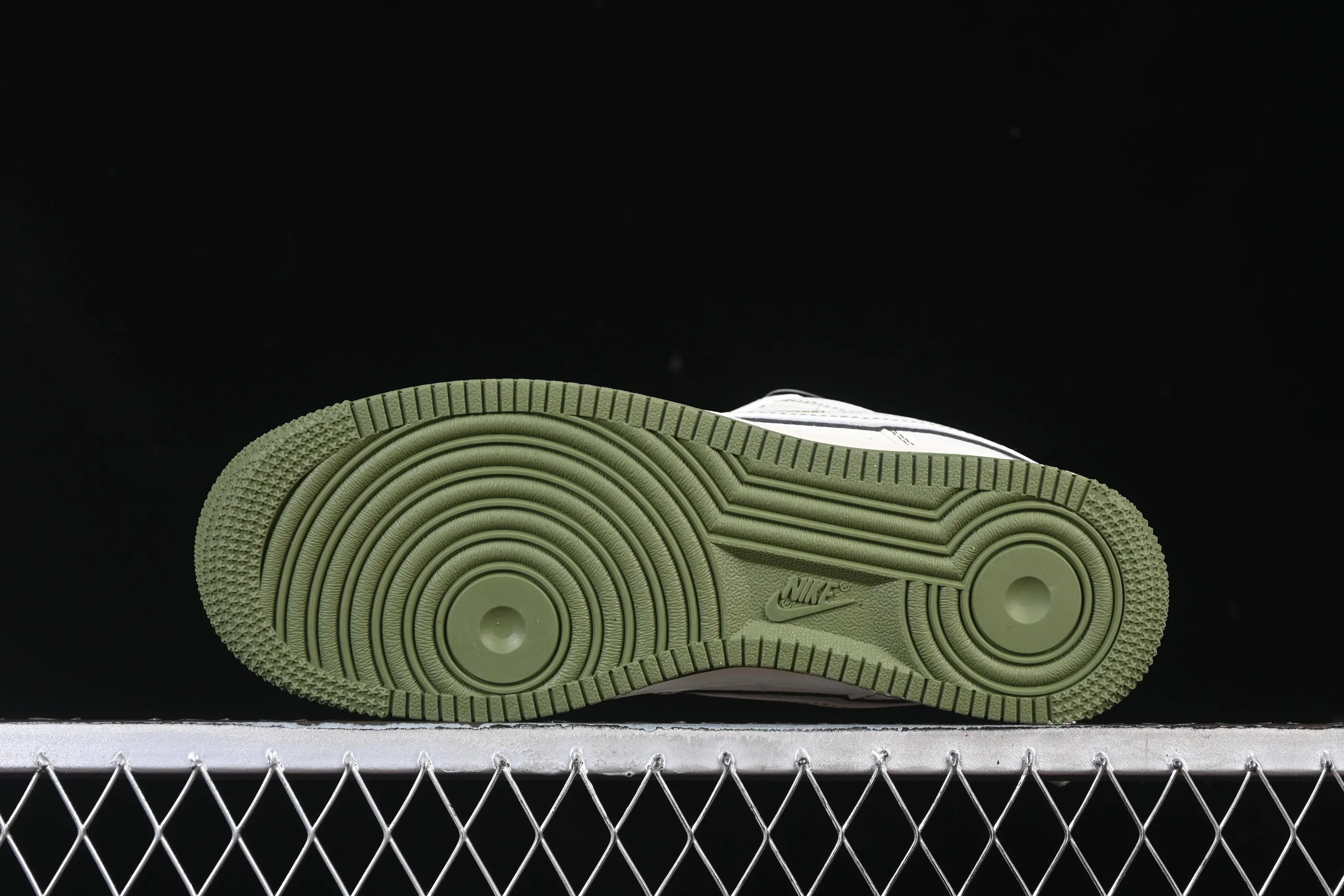 All categories Nk Air Force 1 Air Force series Nk Air Force 1 Low Air Force low top Nike Air Force 1'07 Low Burberry co-branded Mi Army green electric embroidery Air Force 1 low top casual sneakers JP8028-003
